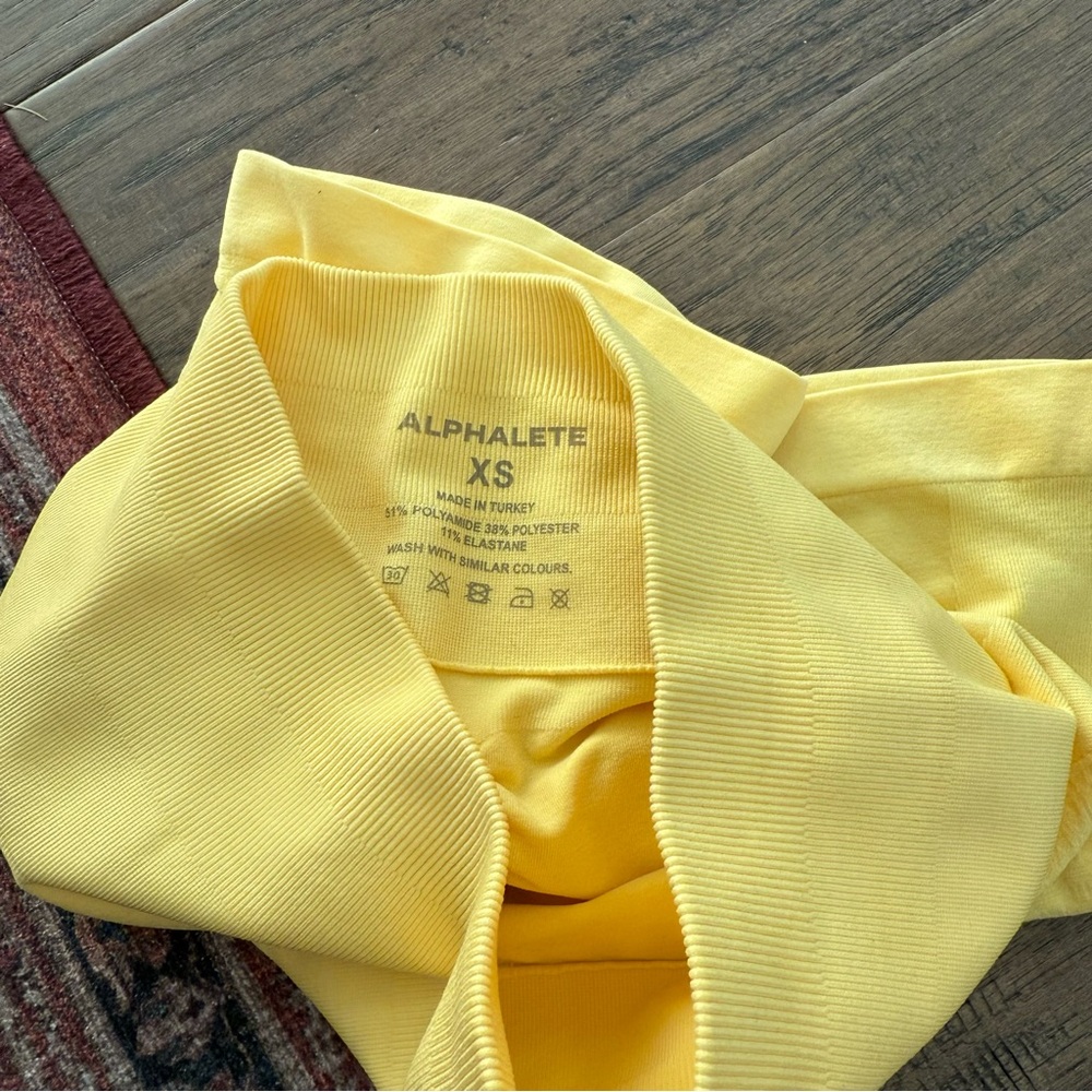 Alphalete Contour Short - Picture 2 of 3